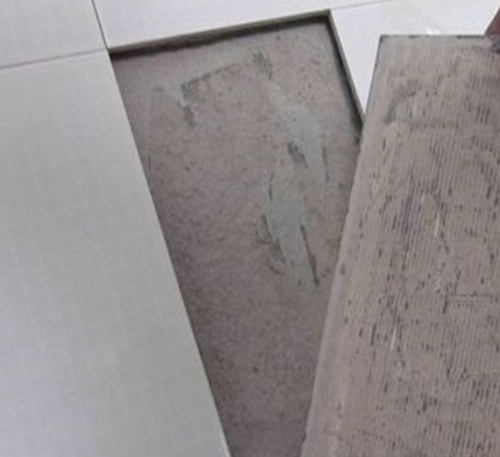 泽库瓷砖空鼓维修公司分享瓷砖铺贴时如果打浆（即涂抹在瓷砖背面和基层上的砂浆或瓷砖胶）过少，会带来以下问题